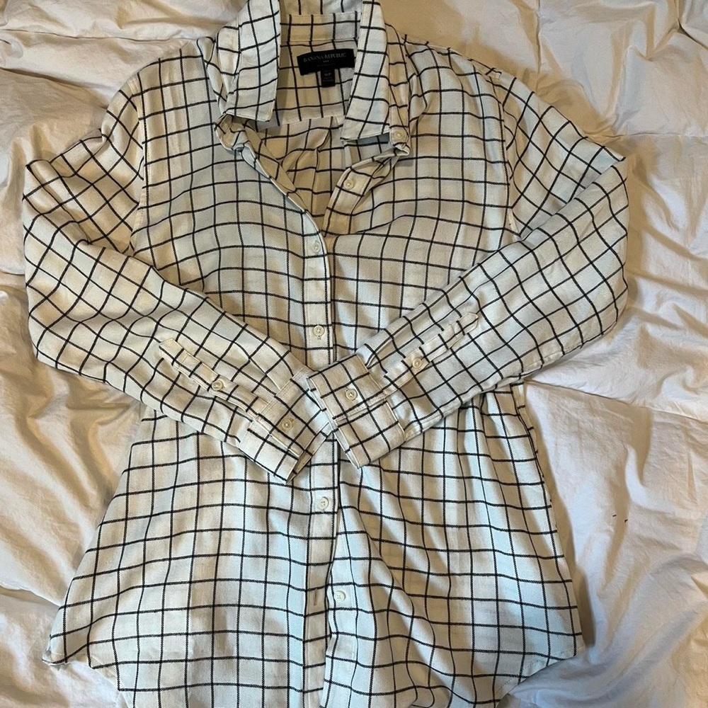 Banana republic women’s black and white shirt casual office winter cozy petit XS